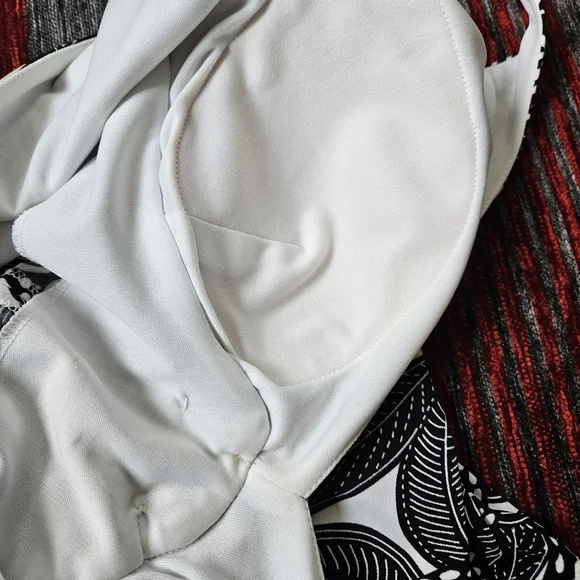 Black and White Cache Top M - Picture 8 of 8